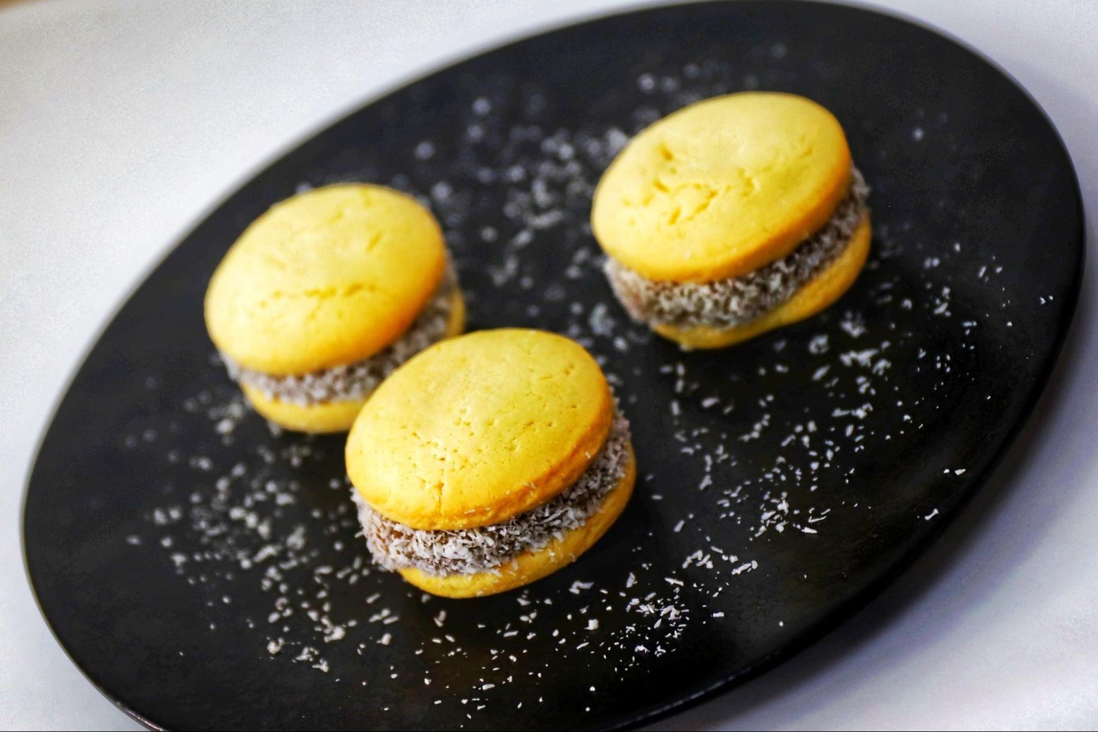 ALFAJORCITOS DE MAICENA CON COCO Y DULCE DE LECHE 1.20€